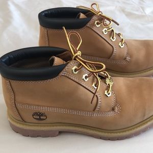 Womens Timberland Nellie Waterproof Chukka Boots in wheat nubuck, Size 7.5 M